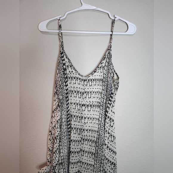 Abstract Printed High Low Sleeveless Dress Size Medium - Picture 7 of 8